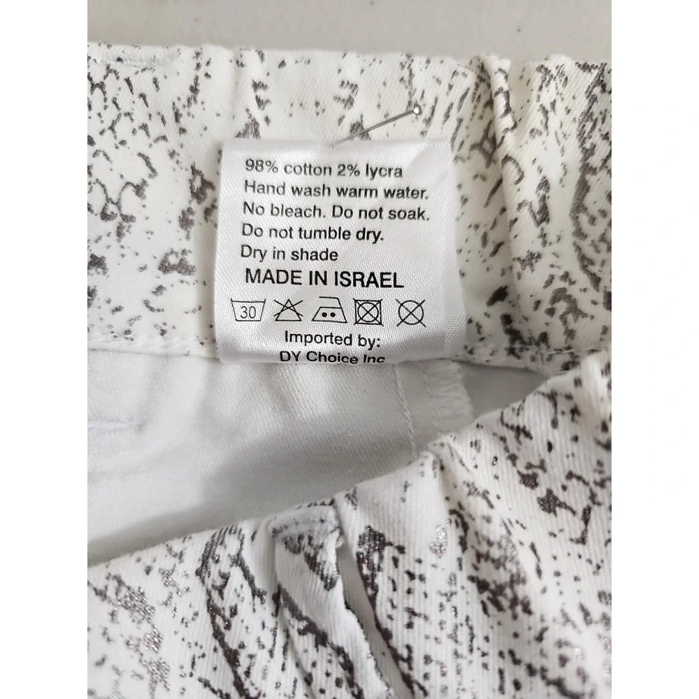 Flog ~Woman Size 29~ White Silver Animal Print Pull On Pants Stretch. - Picture 8 of 12